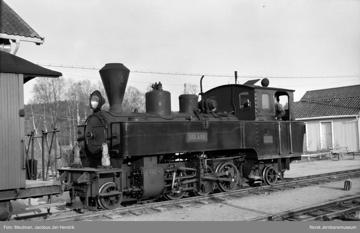 Damplokomotiv type XXIXa nr. 6 Høland  på Bjørkelangen stasjon.