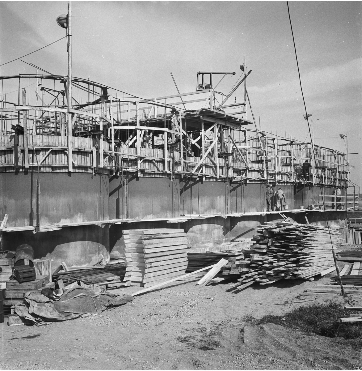 Byggnation av silo, Örsundsbro, Uppland 1953