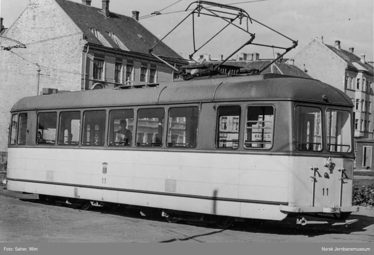 Trondheim Sporveis sporvogn nr. 11 ved vognhallen på Dalsenget.