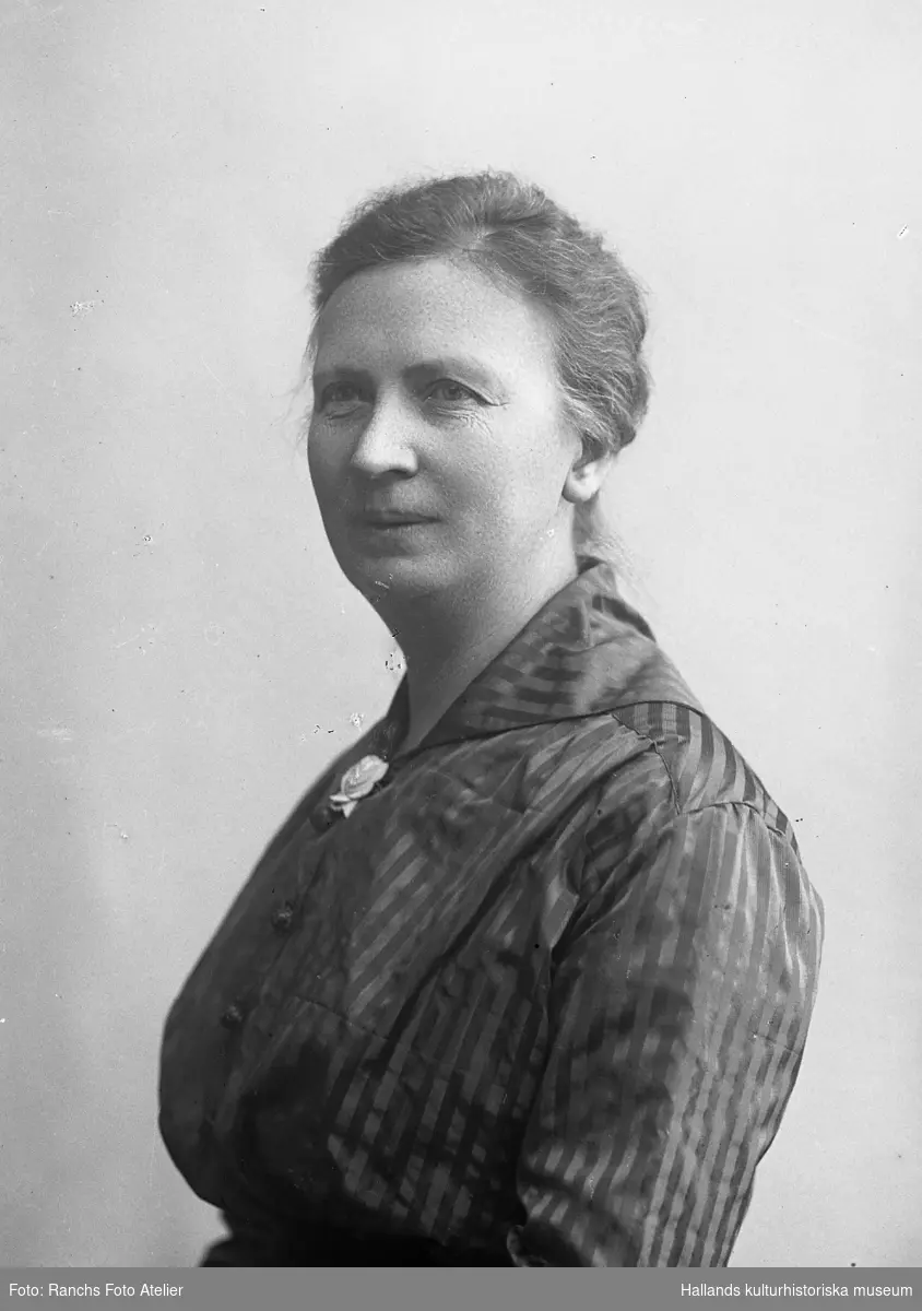 Fröken Vilhelmina Malmström, initiativtagare till Varbergs Förening för Kvinnors Politiska Rösträtt (VFKPR) och dess första ordförande 1903.