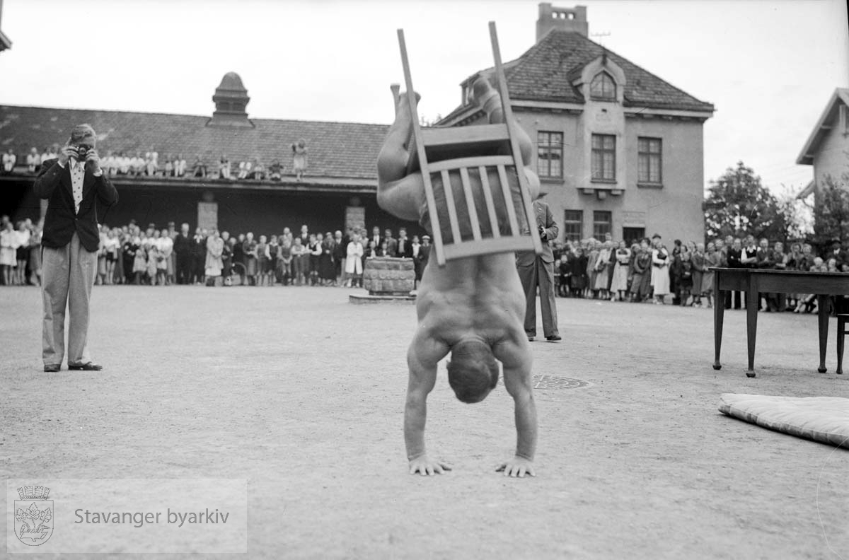 Gymnastikkoppvisning på St. Svithun skole 19.09.1937