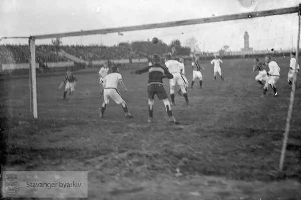 Fotballkamp På Stavanger Stadion - Stavanger Byarkiv / DigitaltMuseum