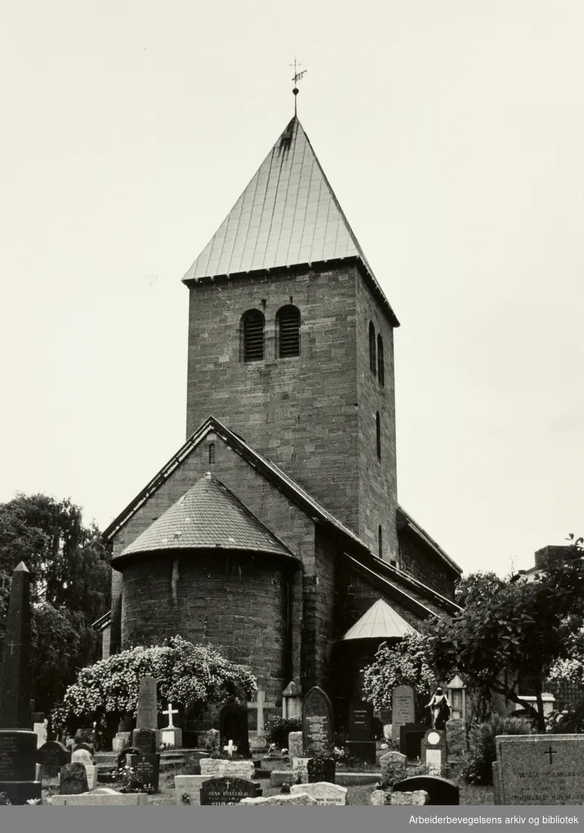 Gamle Aker kirke. 7. juli 1983