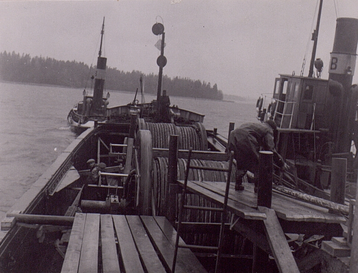 Sjökabel. B-ändan drages iland vid Görveln. 1949.
