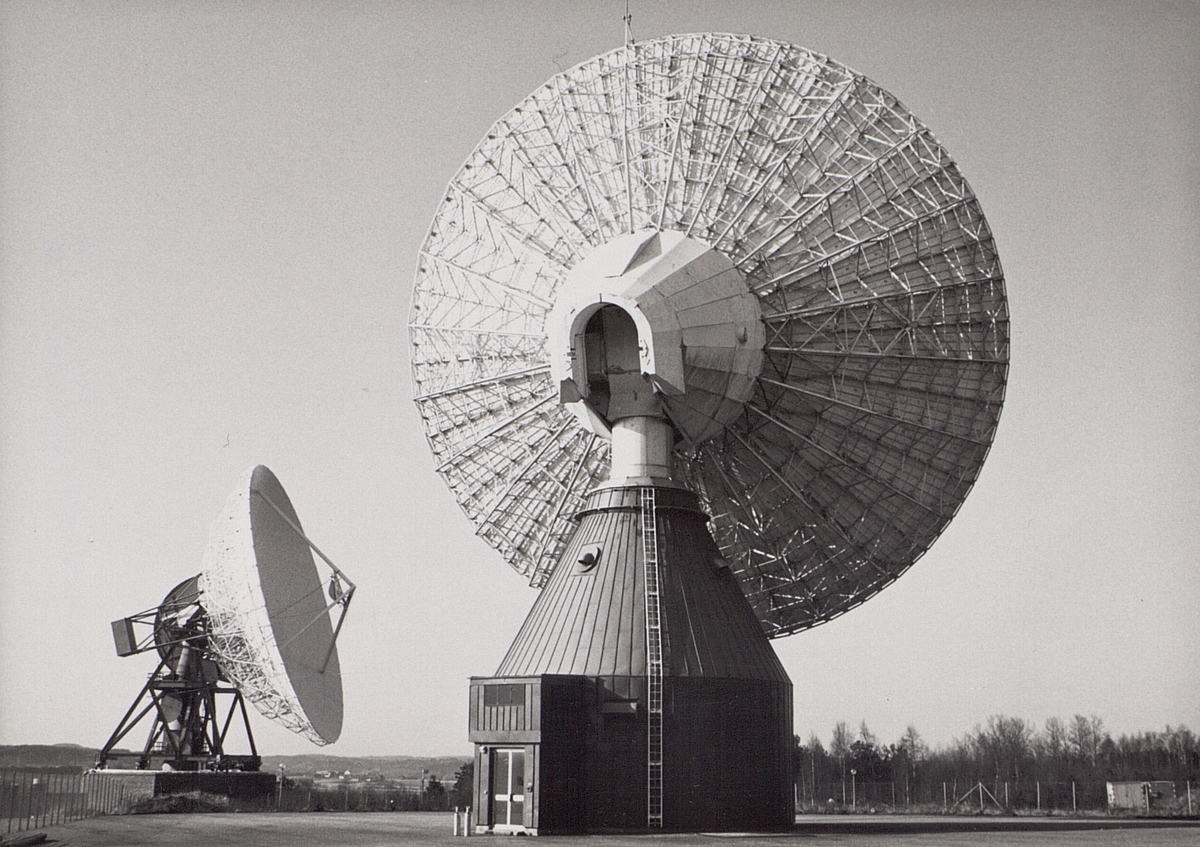 Jordstationen i Tanum med antenn från 1971 med en diameter på 30 meter och en antenn färdig 1981 med en diameter på 32 meter.