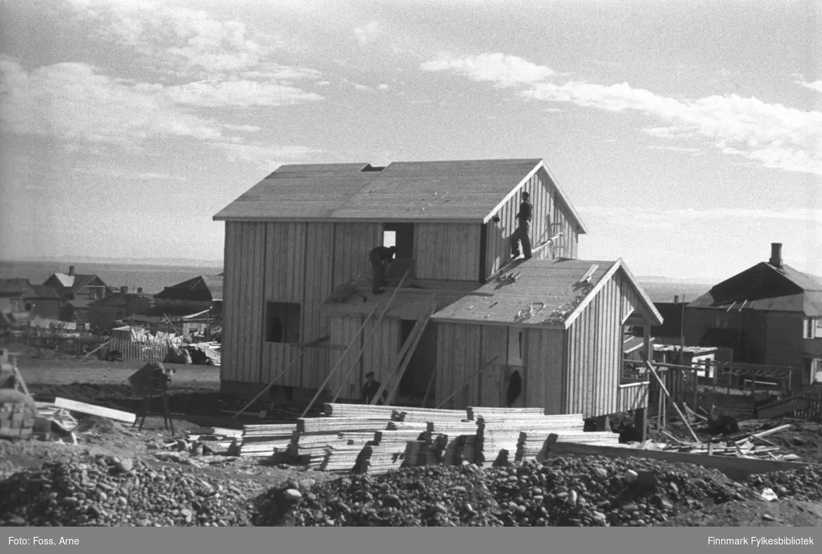 Husbygging i Vadsø sentrum, mai-juni 1947.