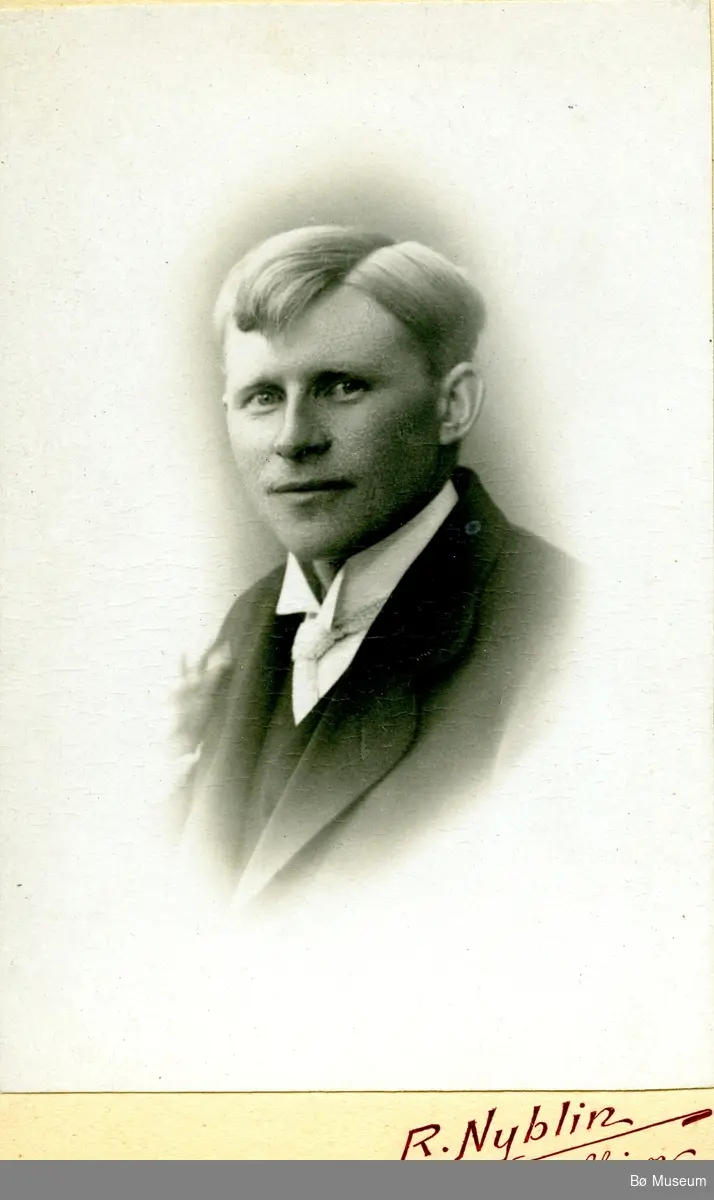 Portrettfoto av Knut Hellkås