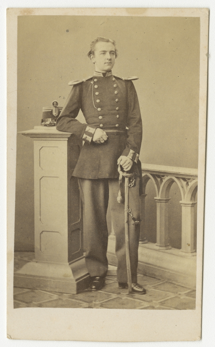 Porträtt av Oscar Hjalmar Wilhelm Sjögren, officer vid Västmanlands regemente I 18.