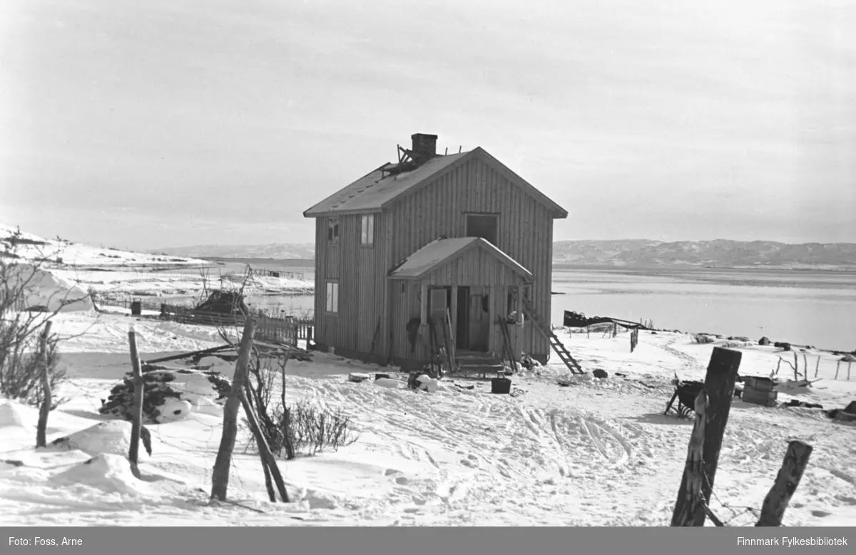 Et gjenreisningshus, mest sannsynligvis i Nord-Varanger, februar-mars 1947.