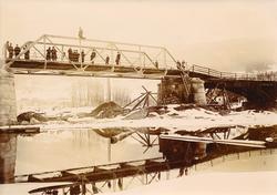 Bygging av ny fagverksbru i Vikersund i 1899 til erstatning 
