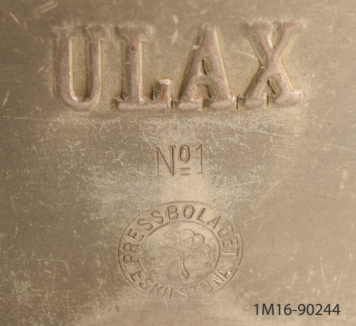 Mjölksil, trattformad, består av flera delar. Märkt: ULAX No1 Pressbolaget Eskilstuna.