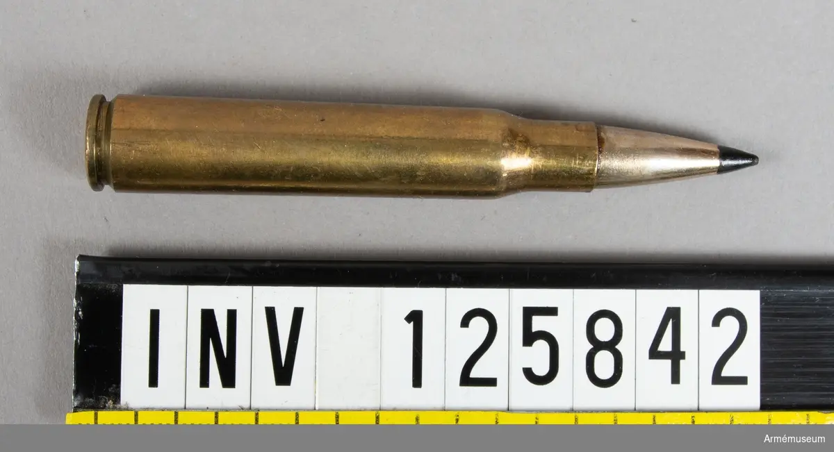 Patron, skarp, 8 mm till kulspruta med blyprojektil m/1932-39.