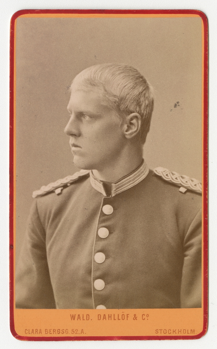 Porträtt av Claes Josef Breitholz, officer vid Andra livgardet I 2.

Se även bild AMA.0006846 och AMA.0009615.