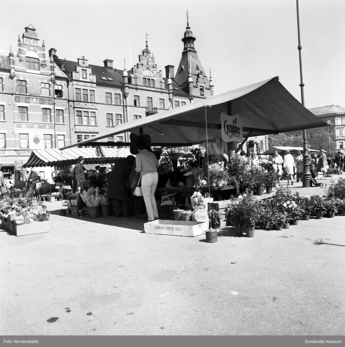 Torghandel på Stora torget i slutet av 1970-talet.