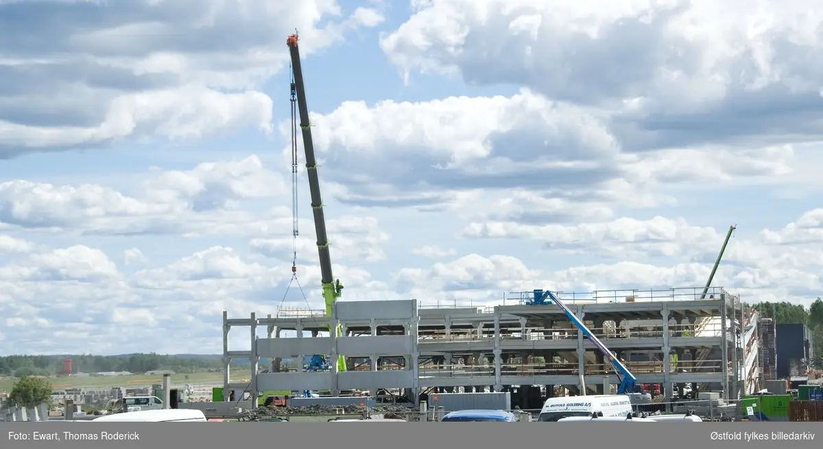Bygging av parkeringshus ved  terminalbygg på Moss lufthavn, Rygge. (Rygge flyplass).