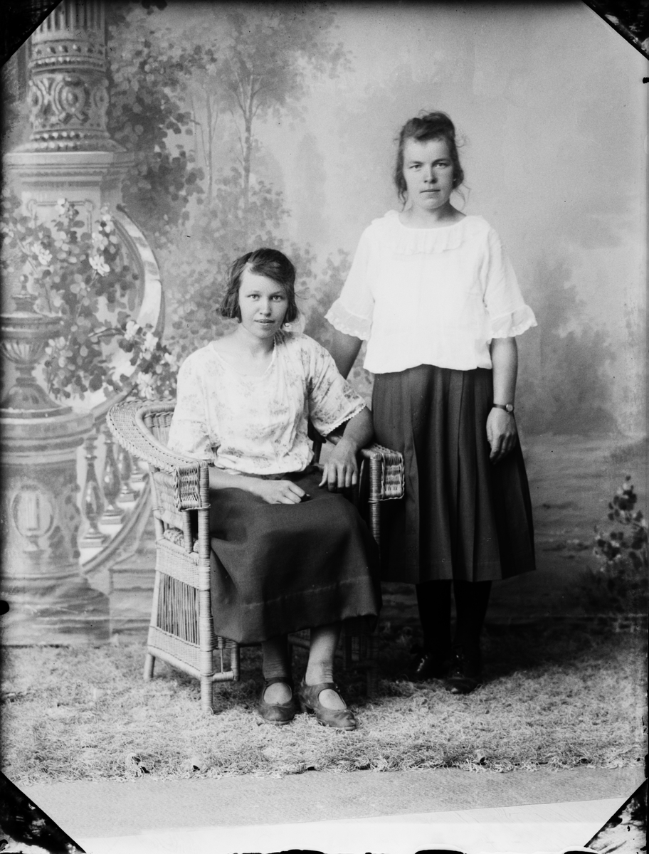 Två kvinnor, Östhammar, Uppland