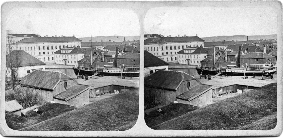 Bilden är tagen år 1862 över östra delen av Jönköping från norra fästningsvallarna ovanför "Balders hage".