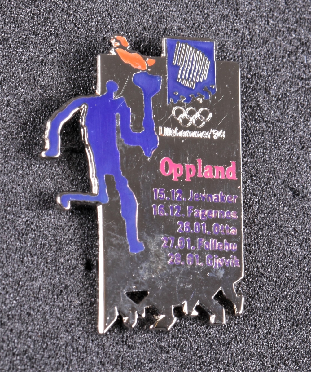 Piktogram med fakkelbæreren fra OL 1994 og oversikt over fakkelens rute gjennom Oppland