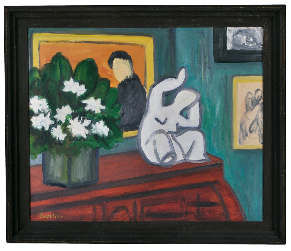 Oljemålning på duk "Jasminer och vit skulptur". Ett rum med byrå, på vilken står en vas med vita jasminer samt en vit skulptur (sittande människa), rummets vägg grön med tre målningar.