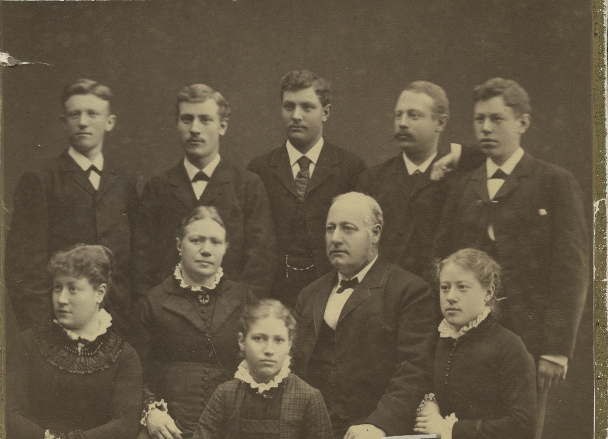 Carl, Wilhelm, Axel, Ernst, Emil, Hulda, Christine, Lydia, Victor och Ester Engwall.