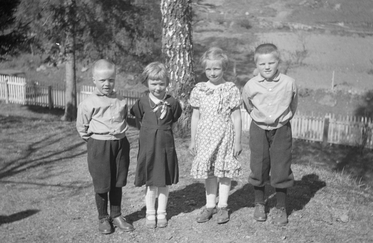 Fire barn, antakelig på Kornhaug