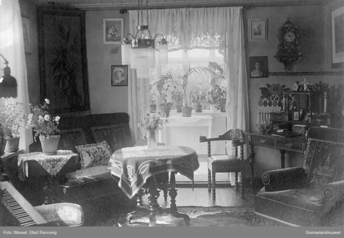 Fra stuen i Prestegården, Kirkenes 1918.