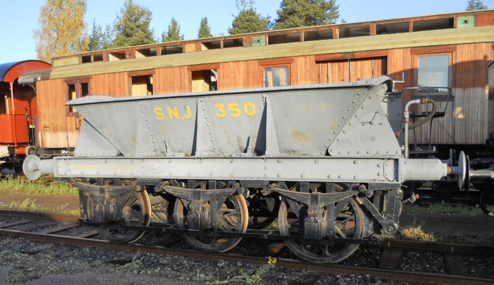 Malmvagn vid Sverige & Norge Järnväg, S&NJ M1 350. 

Vagnen lastar 25000 kg.
EVN nummer: 43 74 3000  462-6