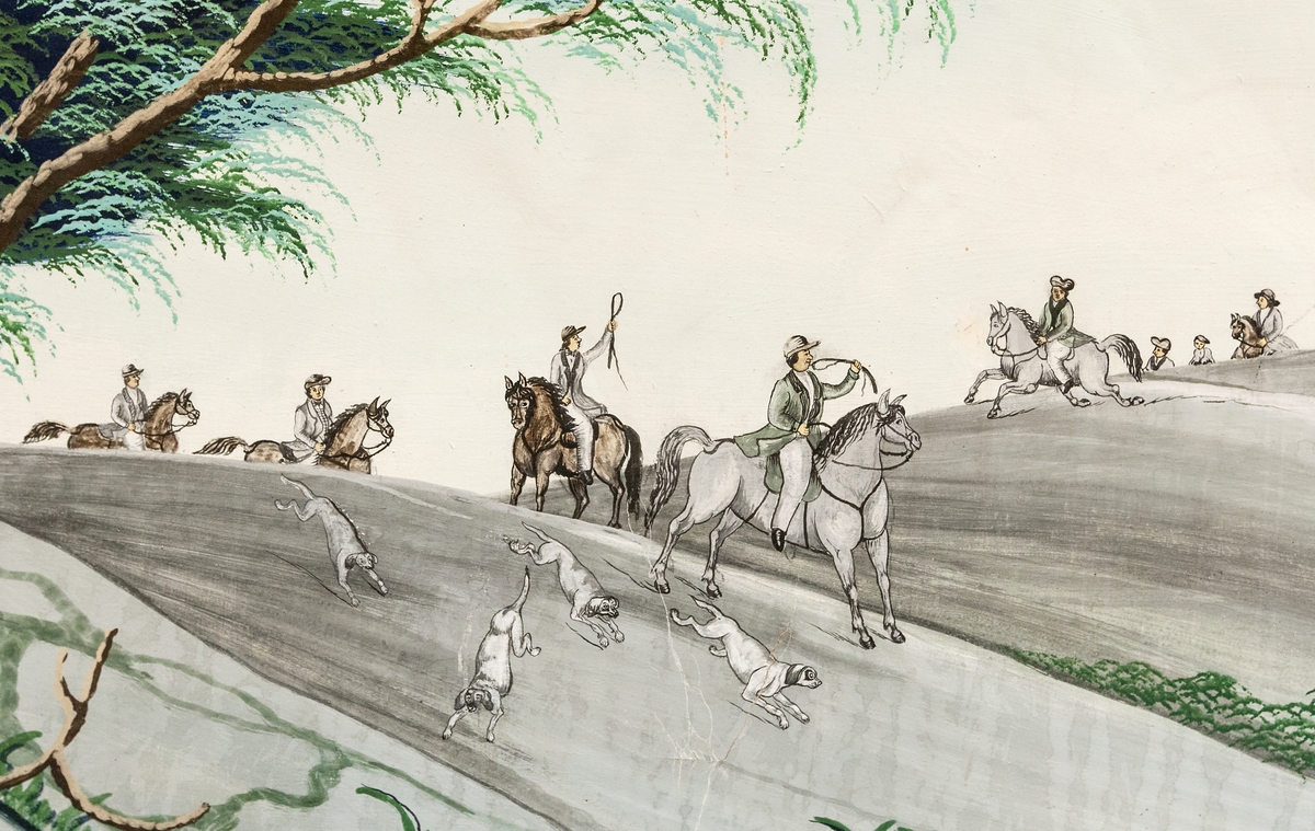 Del av väggmålning. Limfärg på papp. Två pilastrar och målat väggfält. Jaktscen med hundar som förföljer en hjort samt man till häst på berghällar i bakgrunden.