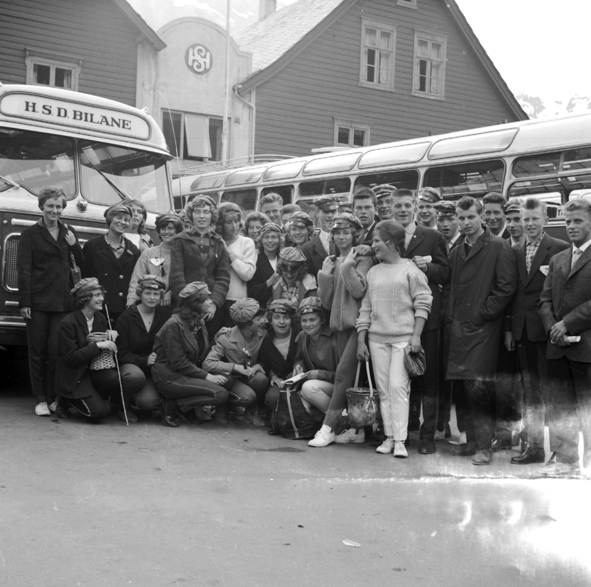 Grønnrussen 1962 klar for russetur til København.
