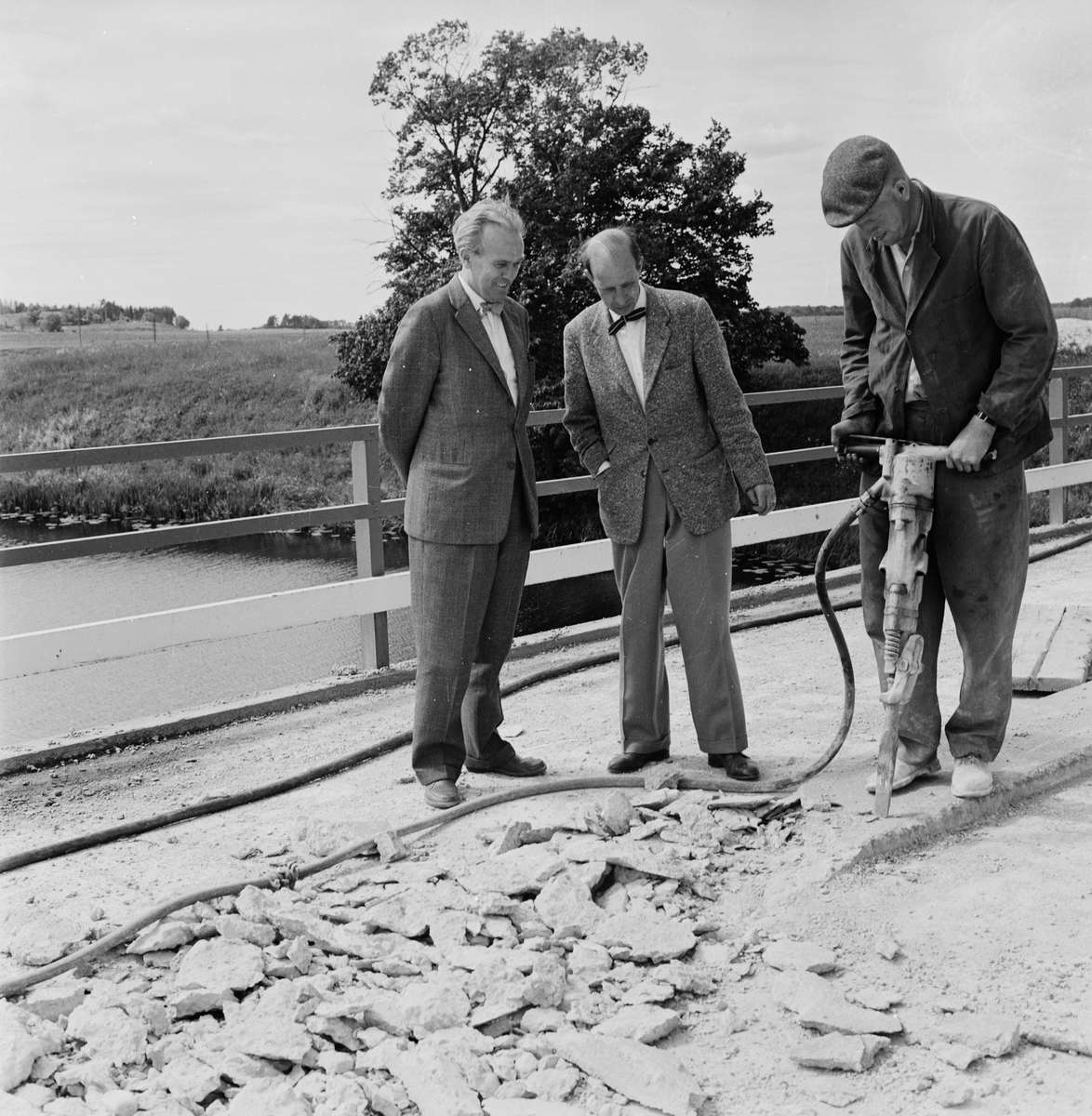 Svåra trafikproblem då Ärna bro repareras, Uppsala 1960