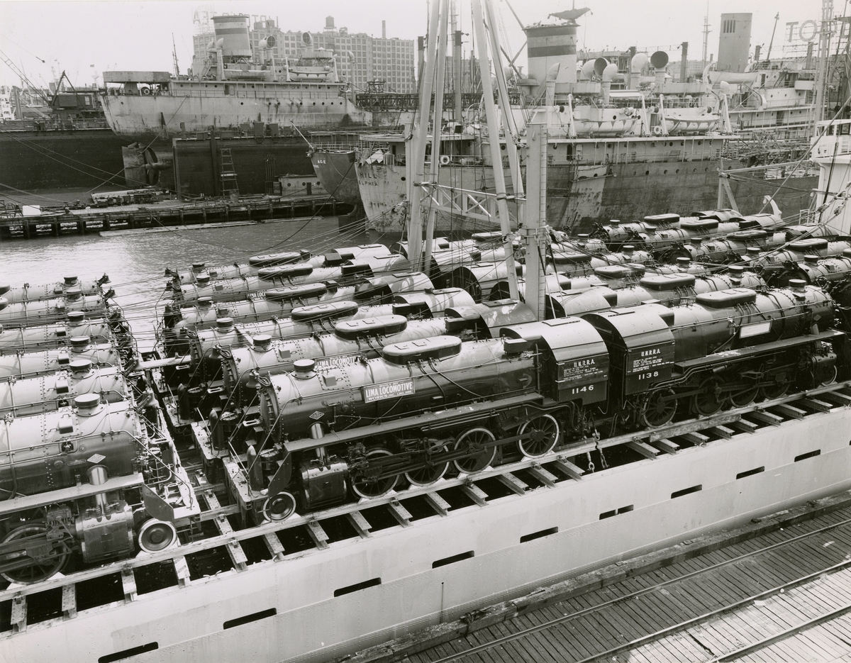 T/S 'Beljeanne' (b.1947)(Vickers-Armstrong Ltd., Newcastle), - i New York med lokomotiver til Kina.