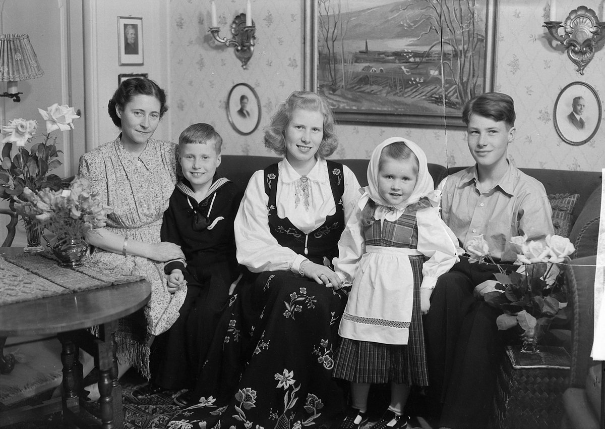 Fru Inger Grundtvig med familie