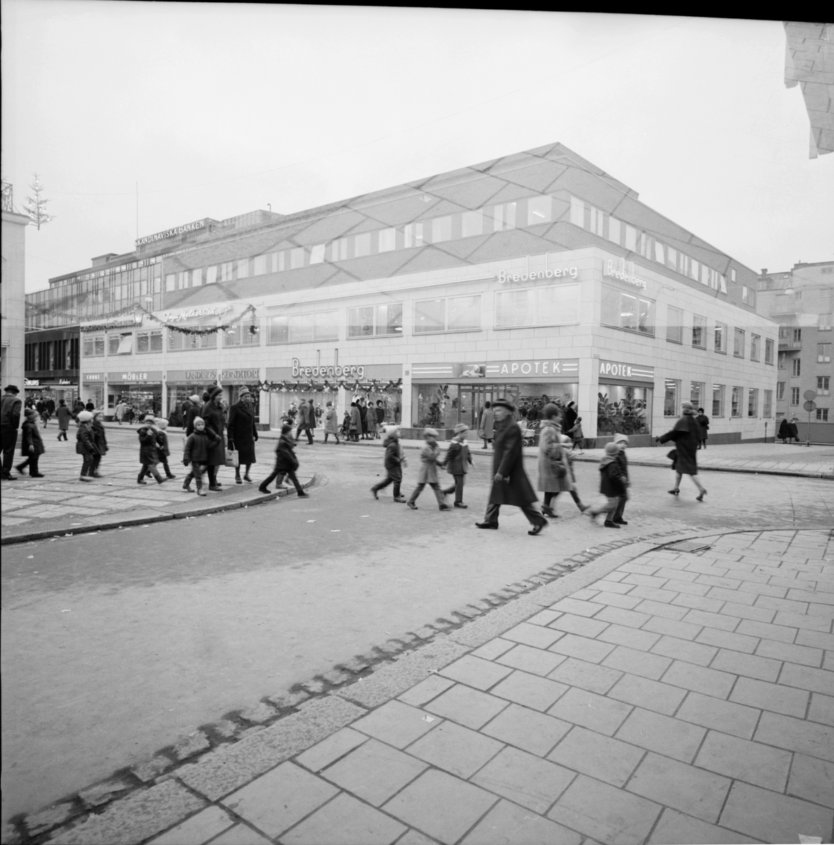 Landings konditori, Bredenberg och Apoteket Lejonet, Kungsängsgatan, kvarteret Duvan, Uppsala 1963