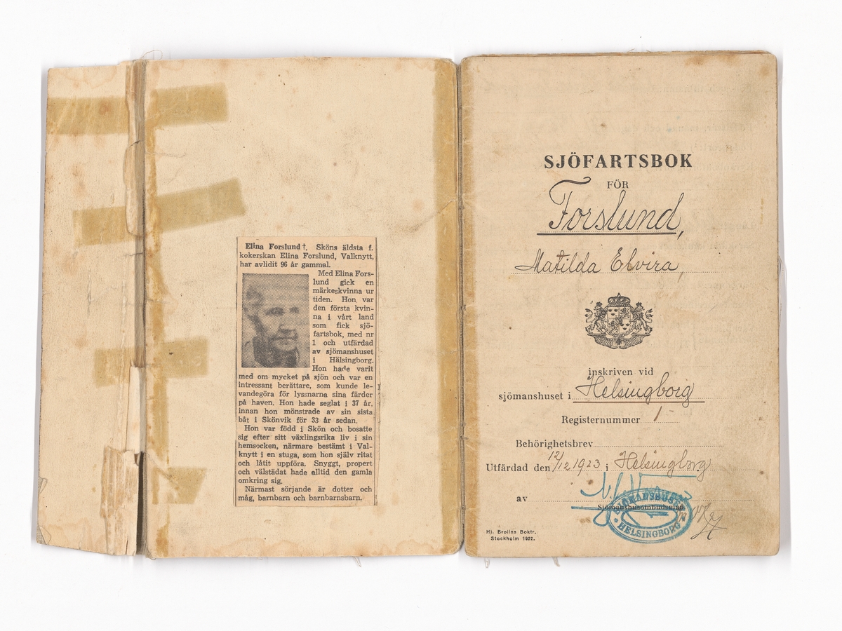 En brun sliten sjöfartsbok för Matilda Elvira Forslund, född 1871 och avliden 1968.