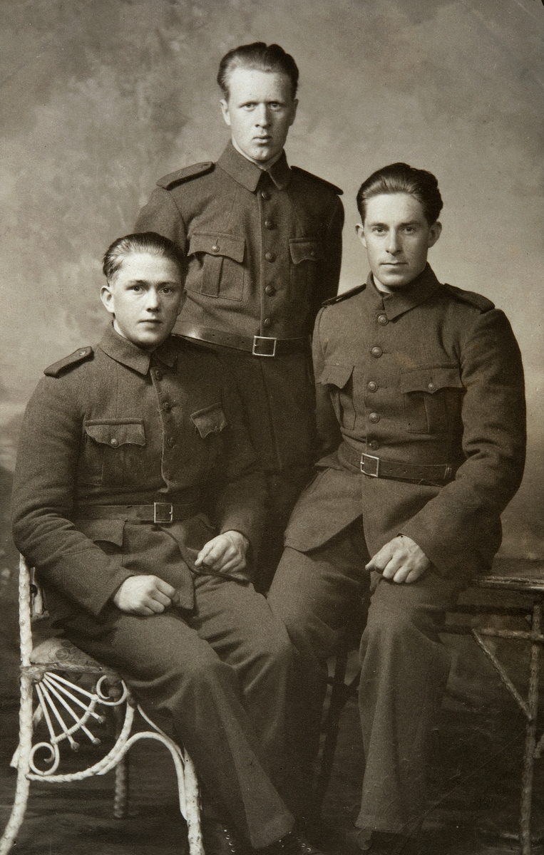 Gruppe 3. militære, Gardermoen. F.v. Adolf Emilsen, Øivind Furulund, Håkon Holen.