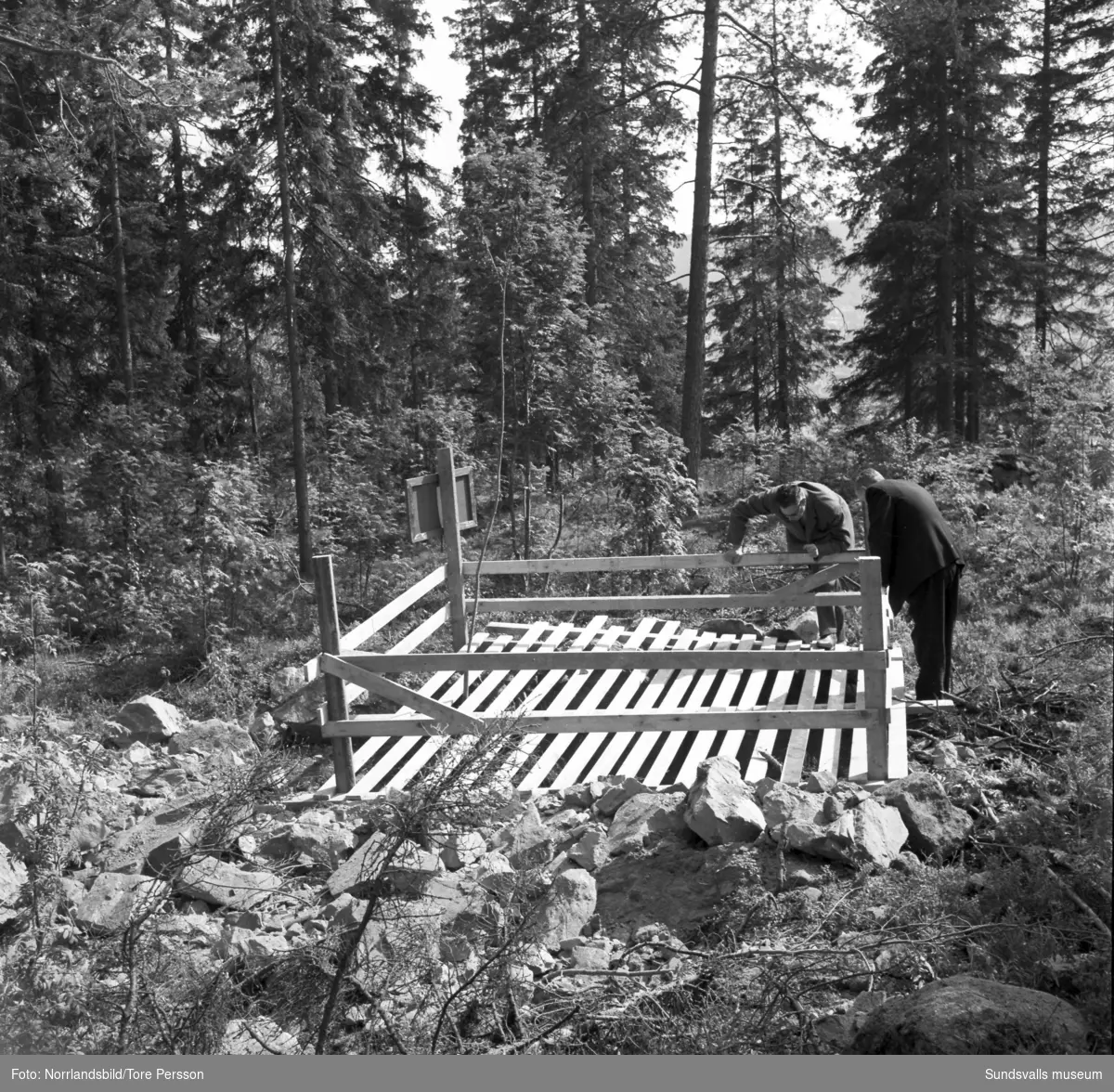 I början av juni 1961 nådde sprängningarna vid tunnelbygget för det blivande reningsverket, Tivoliverket, sitt mål i skogen på Norra berget. Cirka 700 meter tunnel från bergöppningen vid Heffnersvägen till reservutgången på berget var då ett faktum.