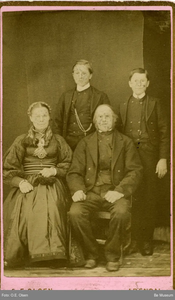 Familiefoto av ukjent familie