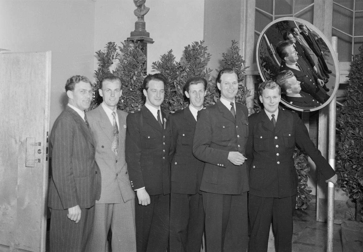 Utställning om linjetrafik - trafikpoliser, Uppsala 1952