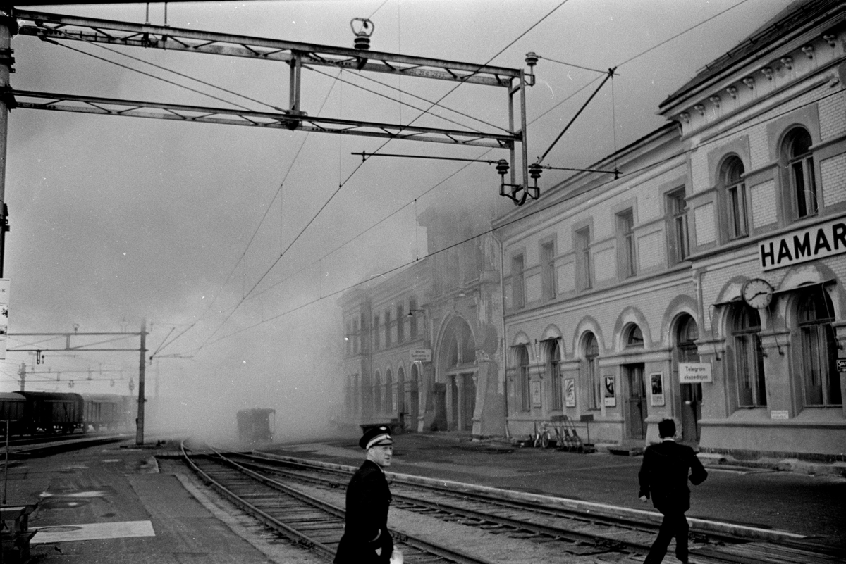 Brann, Grand Hotel, Hamar, 1969. Hamar jernbanestasjon, røyk.
