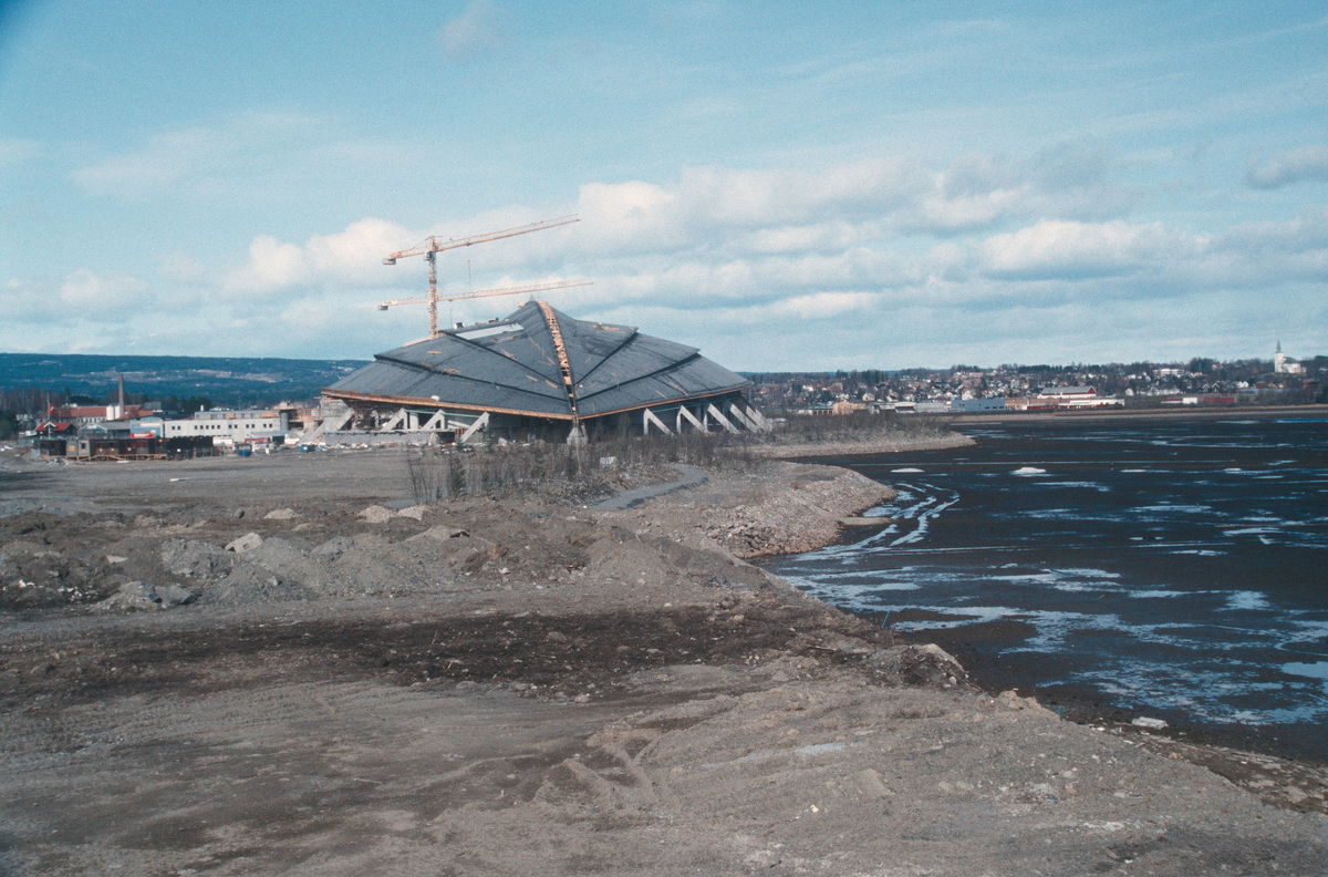 Hamar.  Vikingskipet, Hamar Olympiahall, under bygging.  Utsikt mot nord-øst.