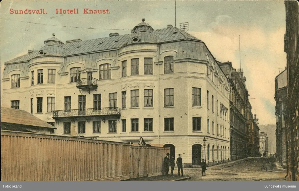 Vykort med motiv över Hotell Knaust i Sundsvall.