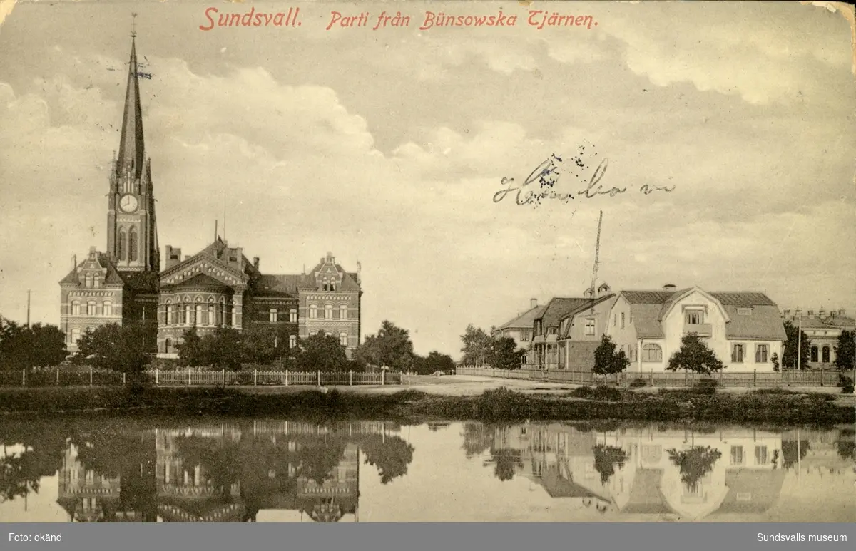 Vykort med motiv över Bünsowska tjärnen och Gustav Adolfs kyrka i bakgrunden.