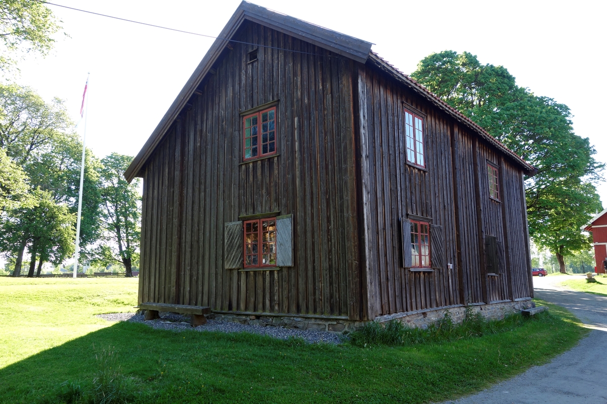 Bolig Bjørklund, fra 1750. Flyttet til Skedsmo prestegård i 1830 og brukt som drengestue