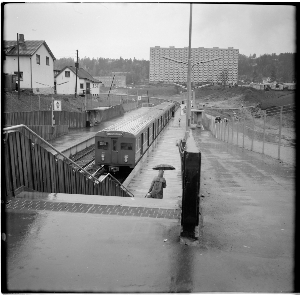 Aksjeselskap Oslo Sporveier, OS T1-1 1035 Grorudbanen på Grorud station.