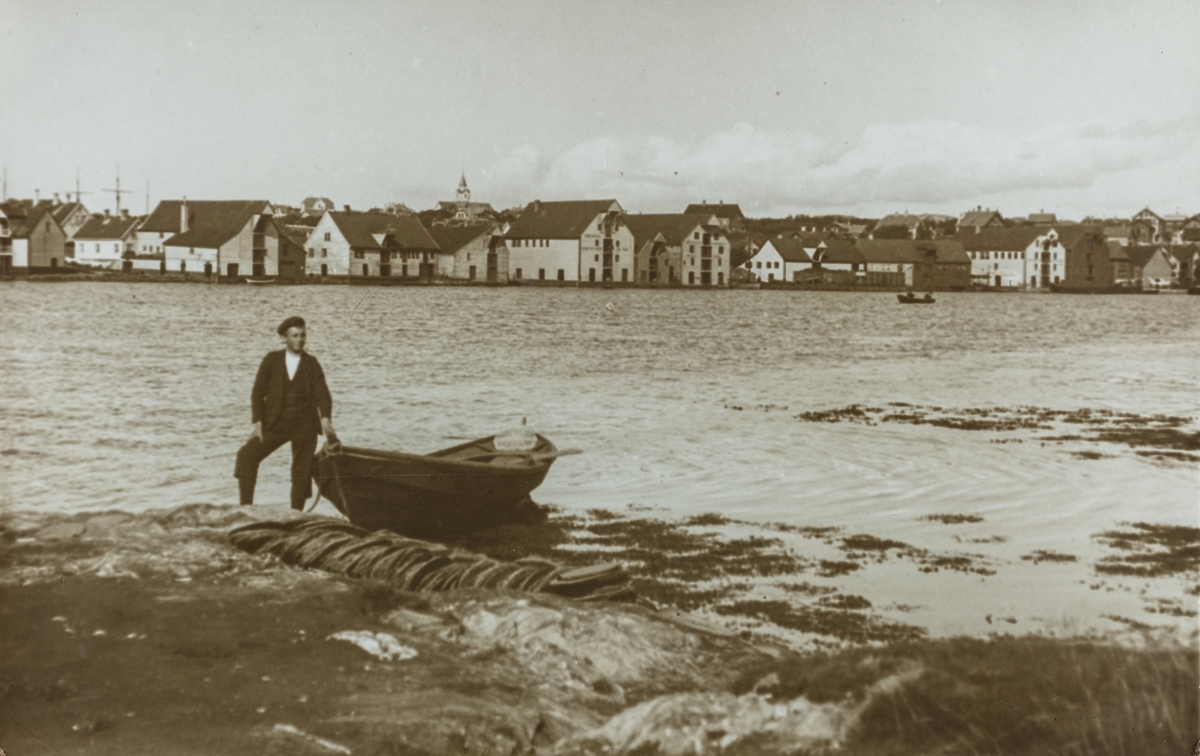 Hassløy sett mot nordøst fra Garpeskjær, ca. 1895.