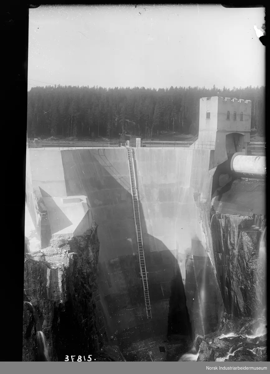Dam-anlegget Svelgfoss.