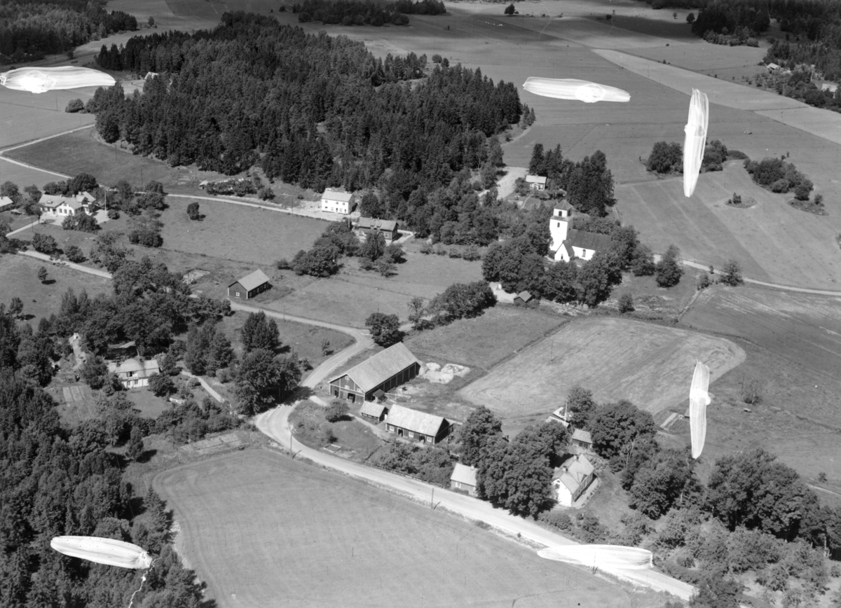 Flygfoto över Häggeby, Häggeby socken, Uppland 1952