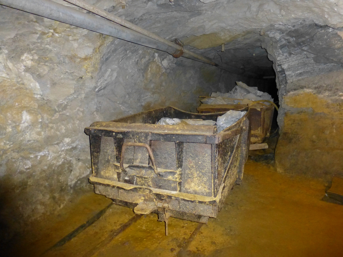 Olavsgruva består av Nyberget gruve, som var i drift 1650–1717, 1861–1891, 1906–1914, og Olavsgruva, som var i drift fra 1936 til 1972. Olavsgruva var kobberverkets siste gruve i Storwartzfeltet. Idag er Olavsgruva og Nyberget besøkgruve med guidede omvisninger.