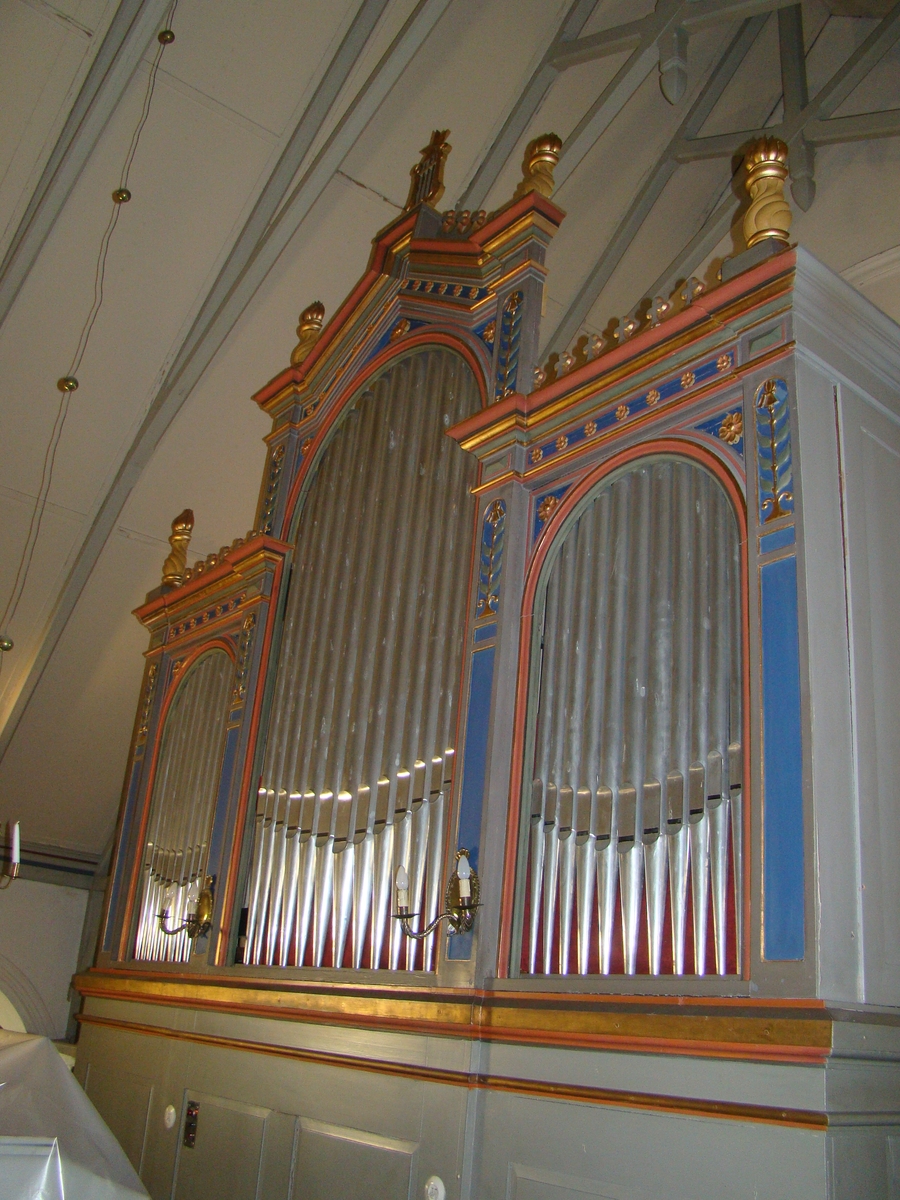 Orgelfasad i Hamneda kyrka. Efter konservering.