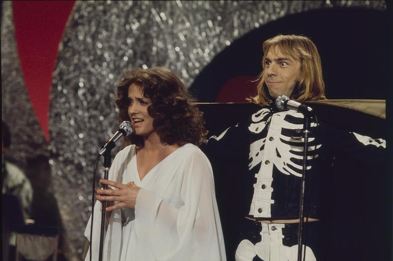 Inger Lise Rypdal og Jahn Teigen  under Melodi Grand Prix, 1976. Foto: Svein Boye Andersen. (Foto/Photo)